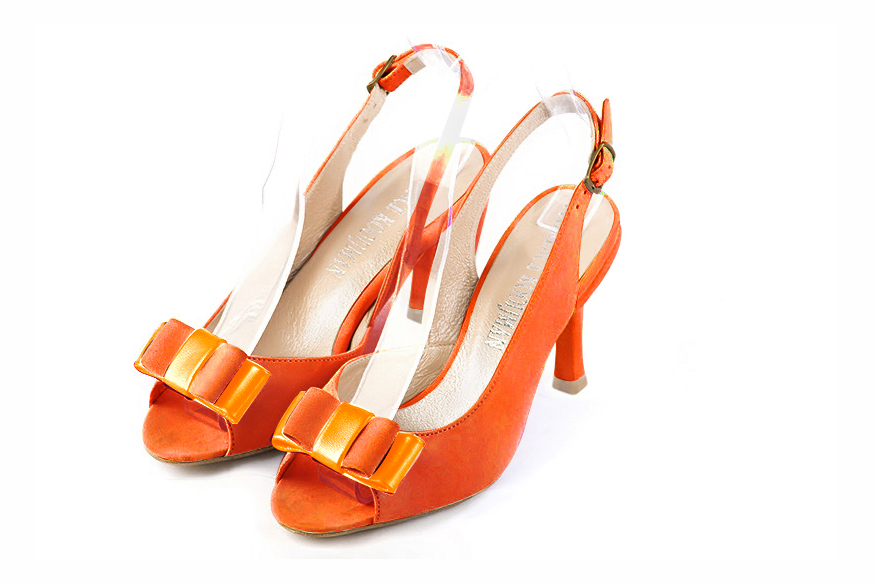 Sandales élégantes et raffinées pour soirées et cérémonies, coloris orange clémentine. Bout carré. Haut. Talon fin. Cérémonie, soirée, cocktail, évènementiel. Personnalisation : Choix des cuirs, 
                des couleurs et des talons. Petites et grandes pointures. - Florence KOOIJMAN